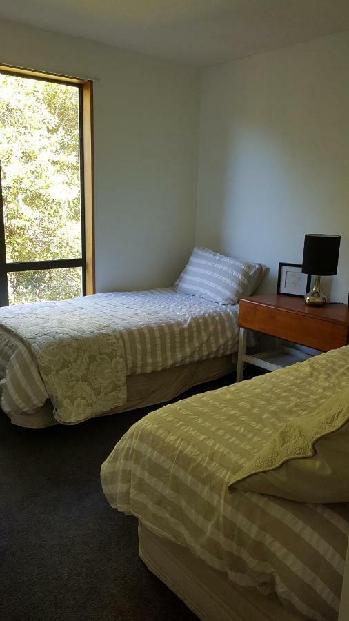 Tranquil Treehouse Villa Christchurch Buitenkant foto