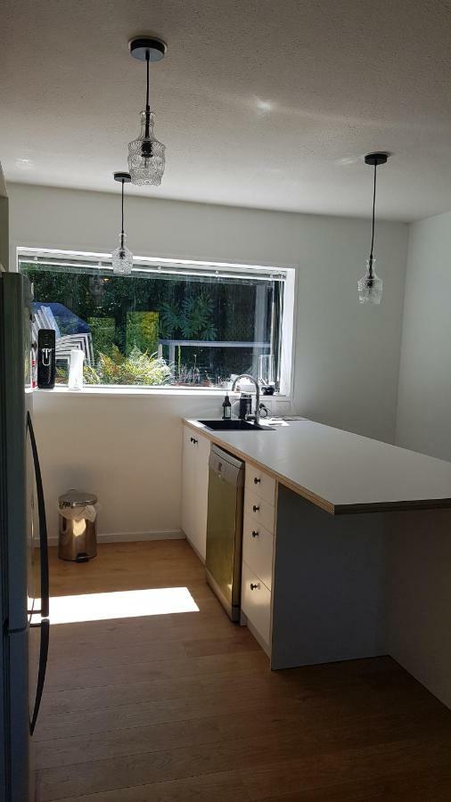 Tranquil Treehouse Villa Christchurch Buitenkant foto